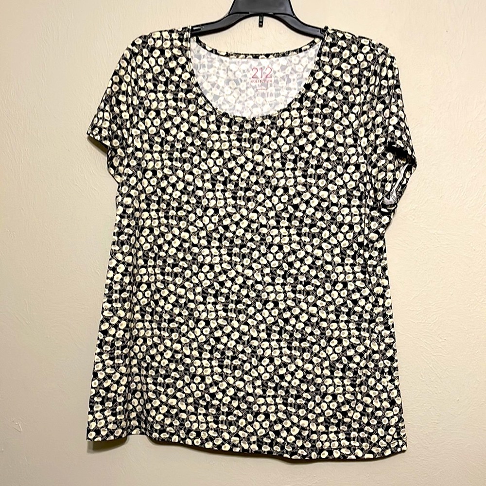 212 Collection Short Sleeve Top in Black Print, Size L